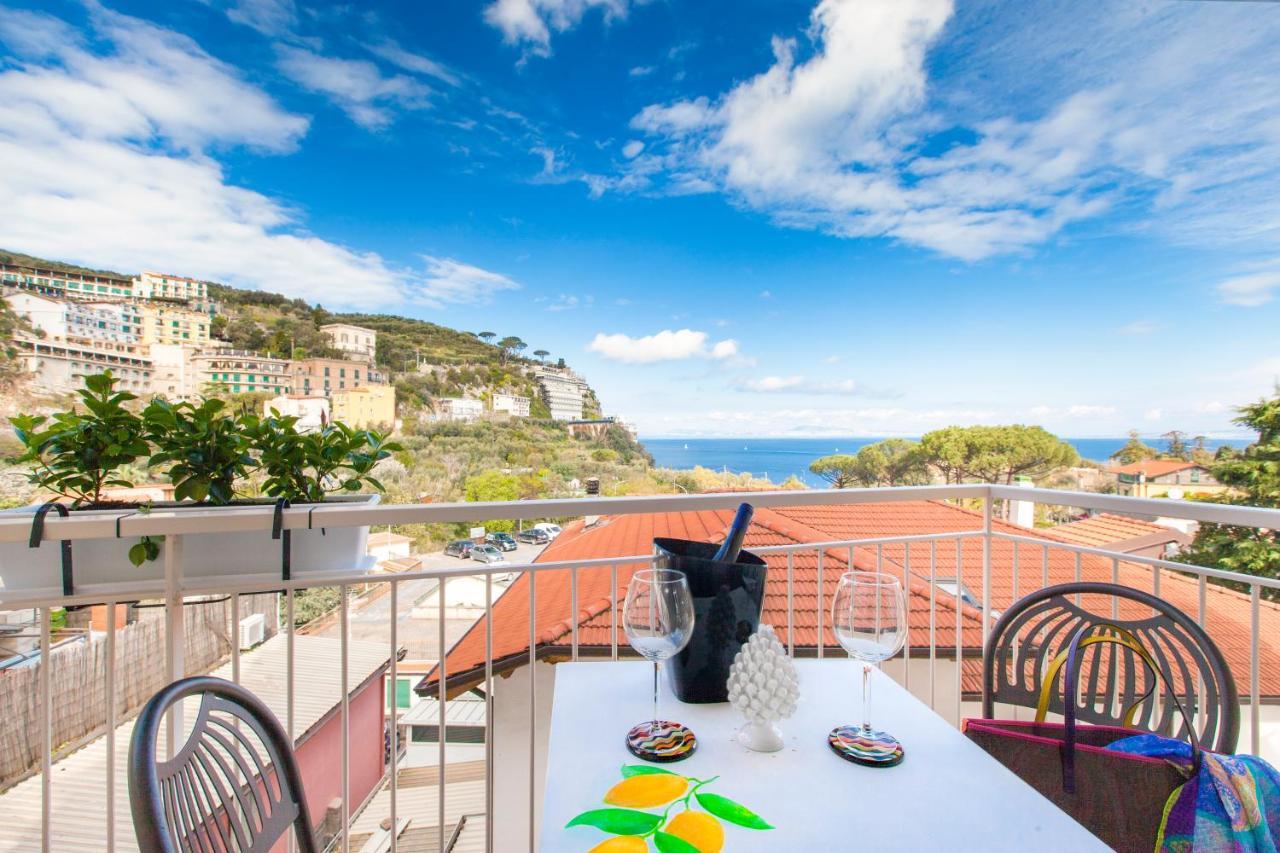 Sorrentovibes - Luxury Home Sea View & Jacuzzi In Sorrento Centre Exterior foto